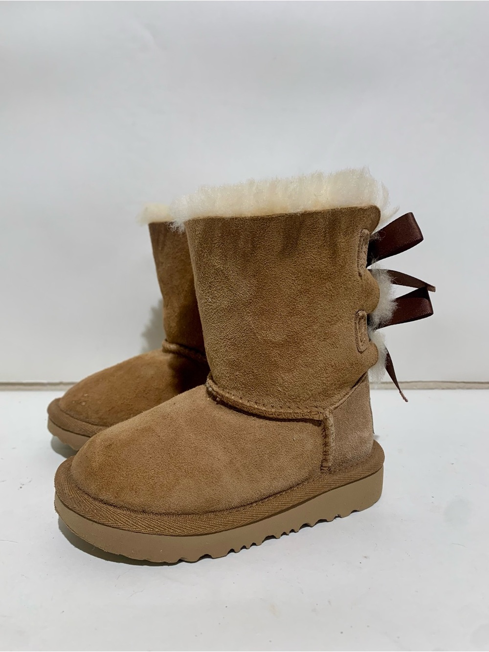 Little Girls UGG Bailey Bow II in Chestnut Size T7